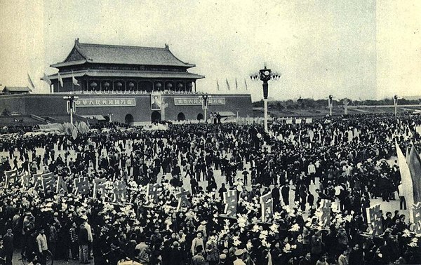 800px-1962-06_1962年5月1日_天安门广场庆祝五一劳动节.jpg